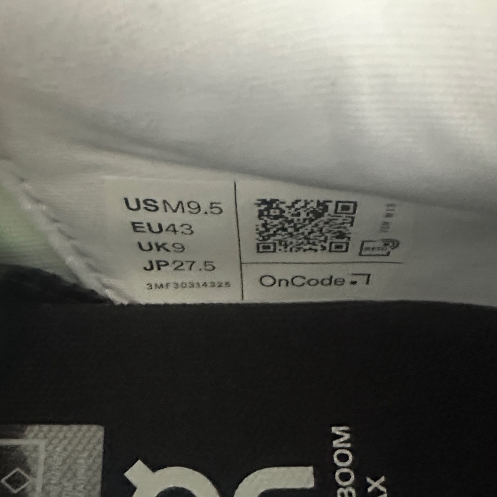 On Cloudboom Max athletic running shoes - Picture 5 of 6